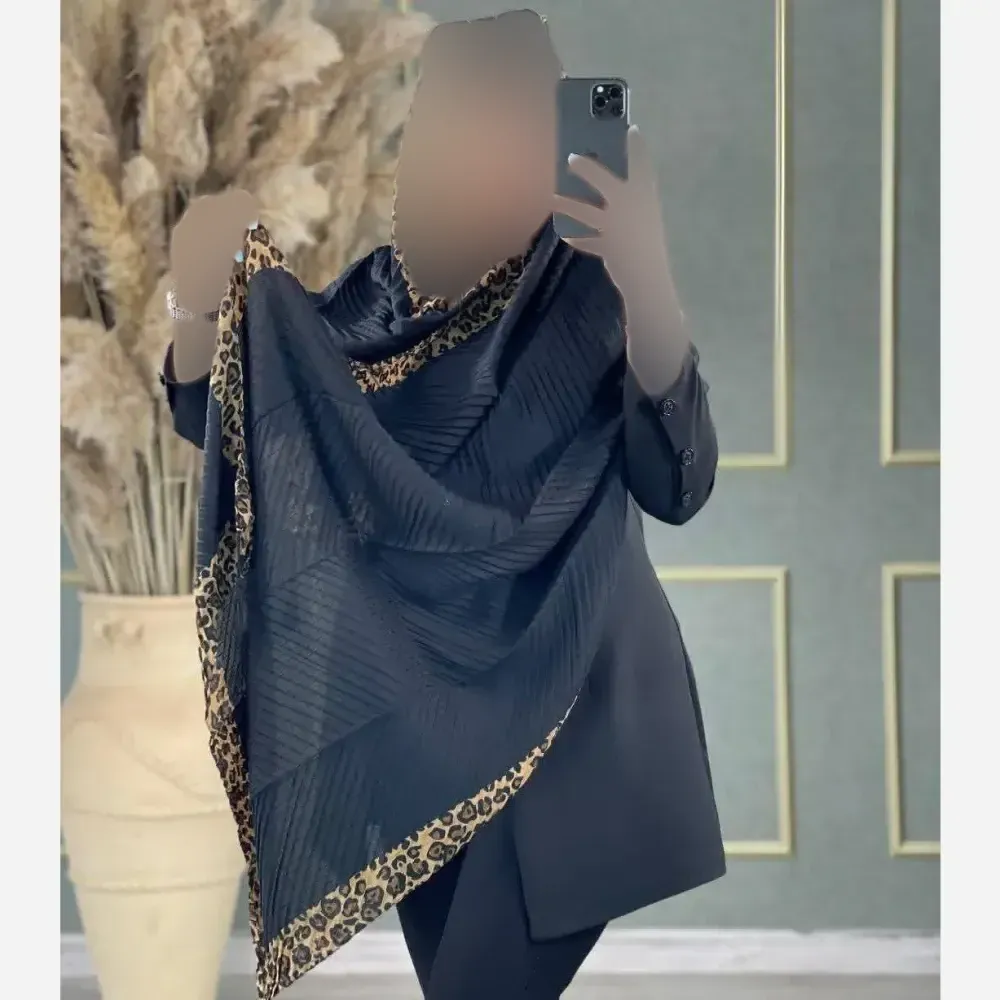 شال حاشیه پلنگی پلیسه ریز مشکی مجلسی سایز آزاد