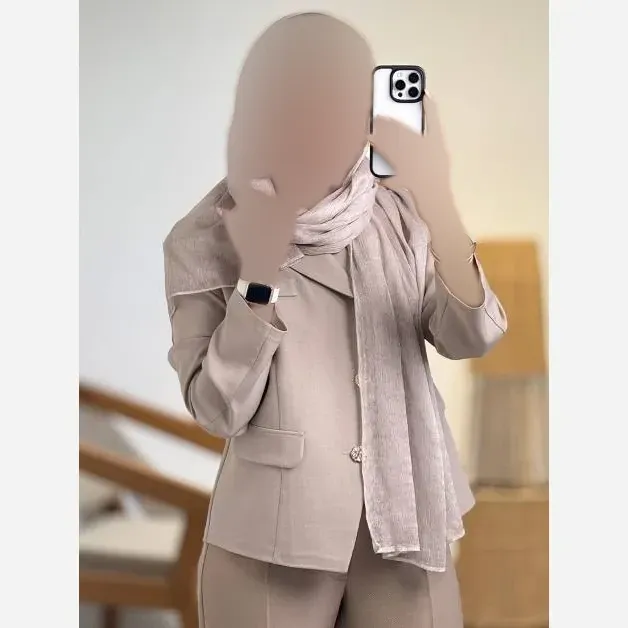شال کرپ کریستال شنی ابعاد 74*180 فری سایز در رنگ بندی مشکی، سفید، کرم