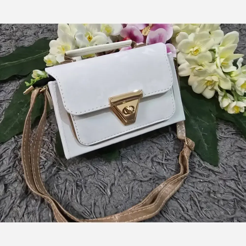 کیف شادگان چرم نانسی کیفیت عالی رنگ مشکی سفید کرم