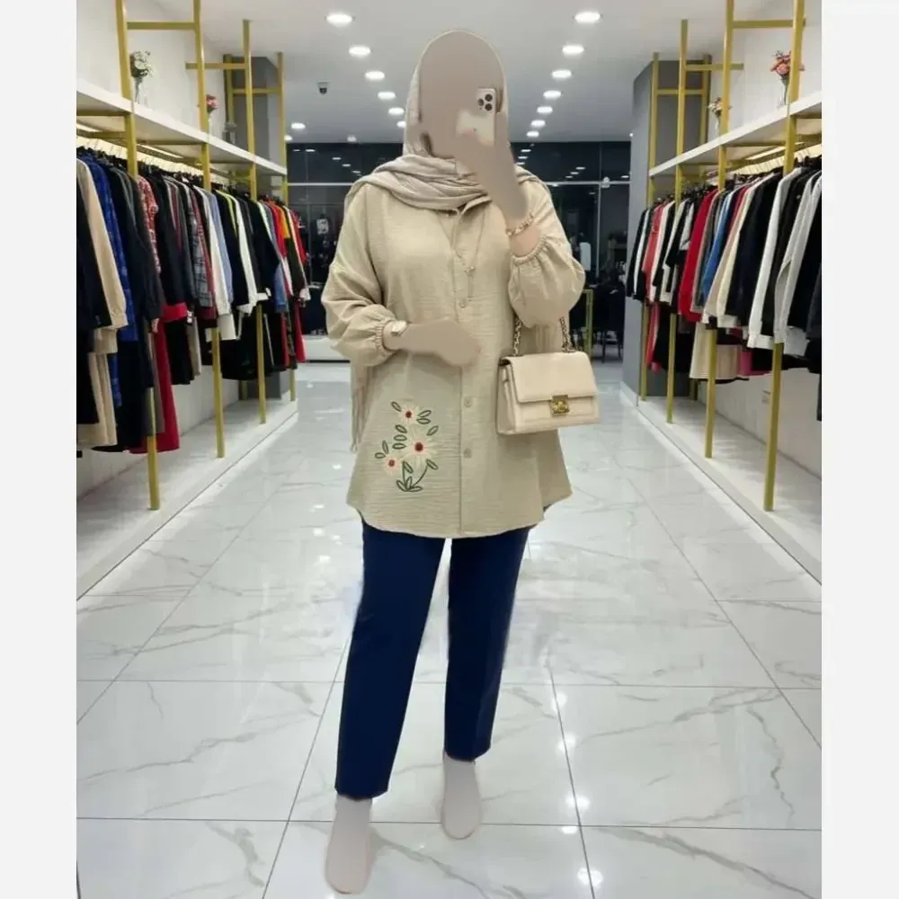 شومیز مانتویی گلدوزی شده طرح سه گل بابونه جنس شانتون