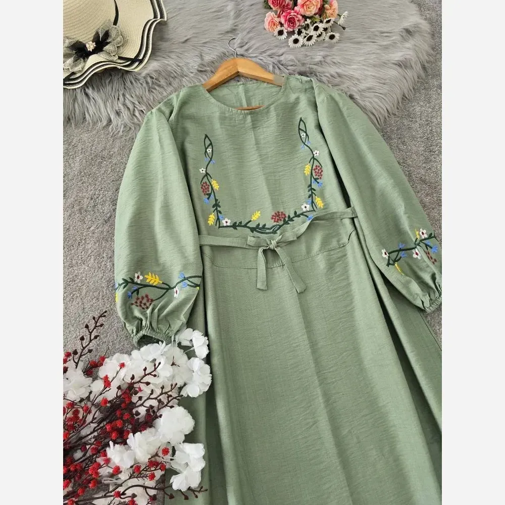 کفتان گلدوزی گلبرگ جنس بابوس فری سایز رنگ کرم نسکافه ای سبزسدری زرشکی
