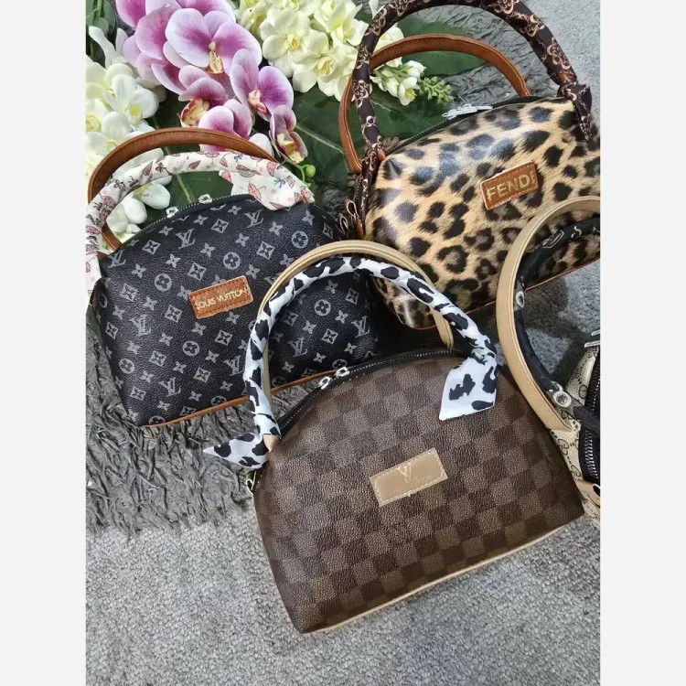 کیف مژگان چرمی با کیفیت بند بلند جادار سایز آزاد رنگ بندی متنوع