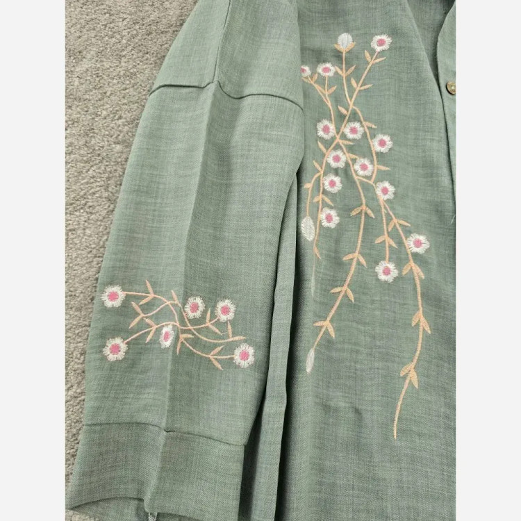 شومیز مانتویی آرتینا گلدوزی شده جنس شانتون در رنگ بندی کرم نسکافه ای سبز سرمه ای قهوه ای سایز یک و دو