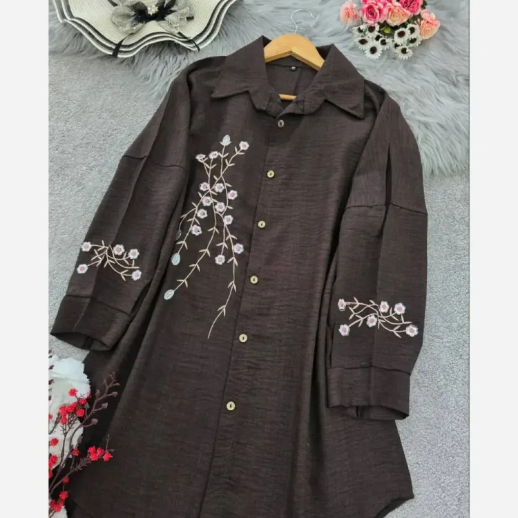 شومیز مانتویی آرتینا گلدوزی شده جنس شانتون در رنگ بندی کرم نسکافه ای سبز سرمه ای قهوه ای سایز یک و دو