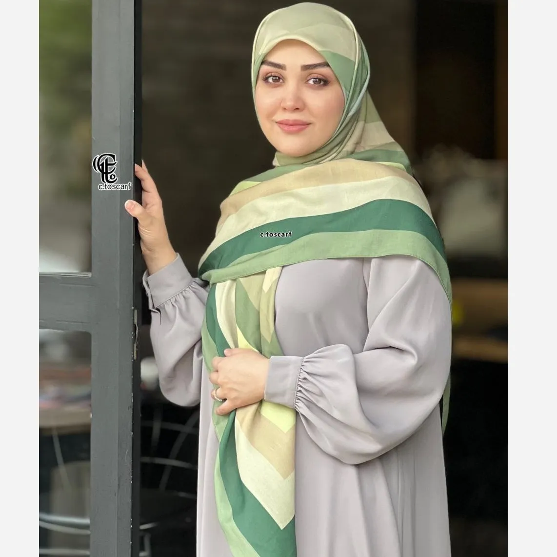روسری نخ کاستوم طرح طیفی پله ای سایز 140 چرخ دوز