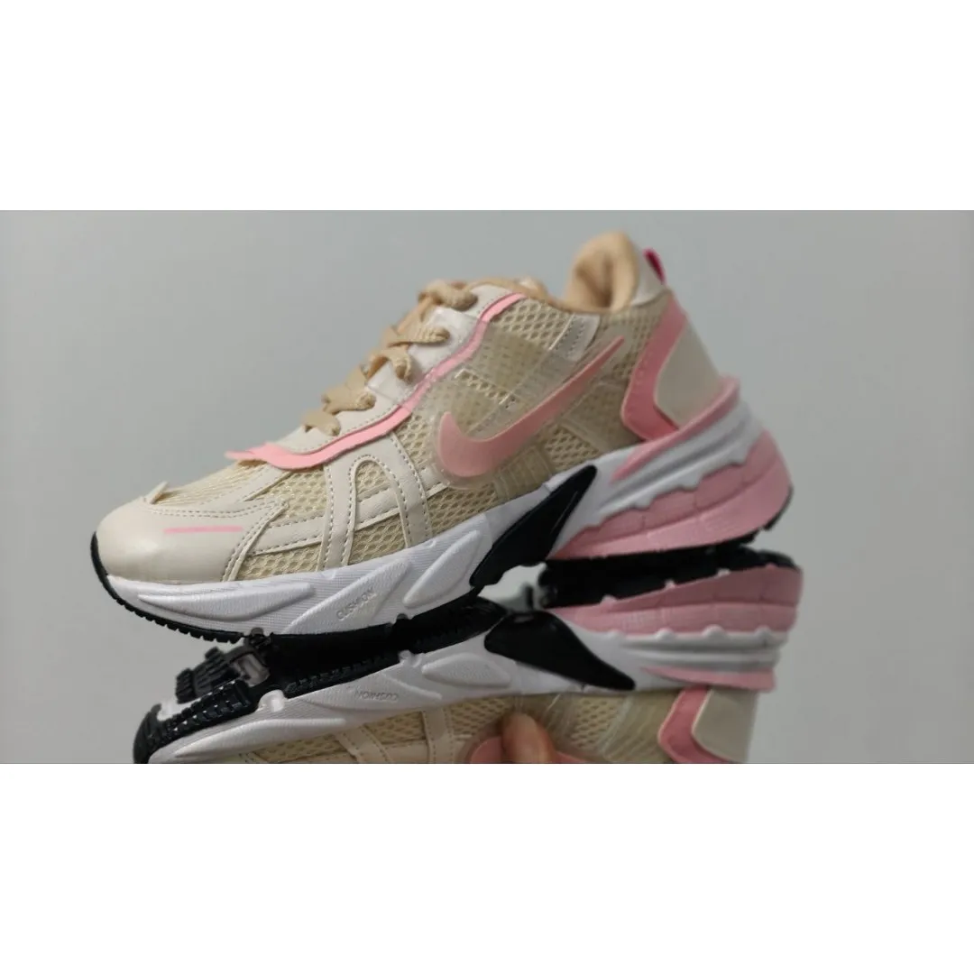 کفش اسپرت دخترانه نایک مدل V2K رنگ کرم صورتی لژدار