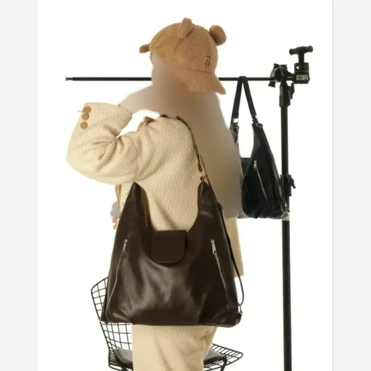 کیف دو کاره دوشی و کوله پشتی مشکی سورمه ای شکلاتی سایز 38 در 30 متریال وارداتی