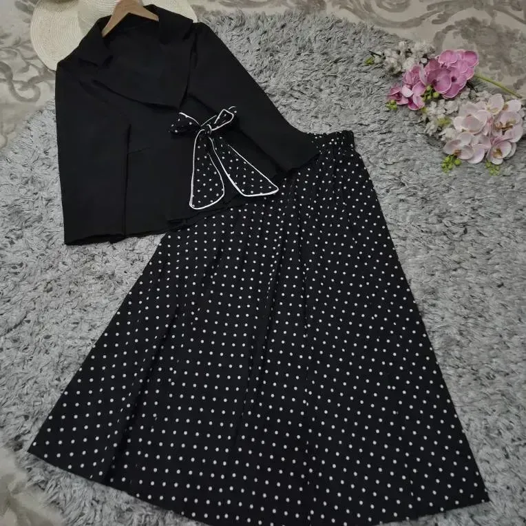 ست کت و دامن مدل ربکا کرپ مازراتی و بوگاتی فری سایز